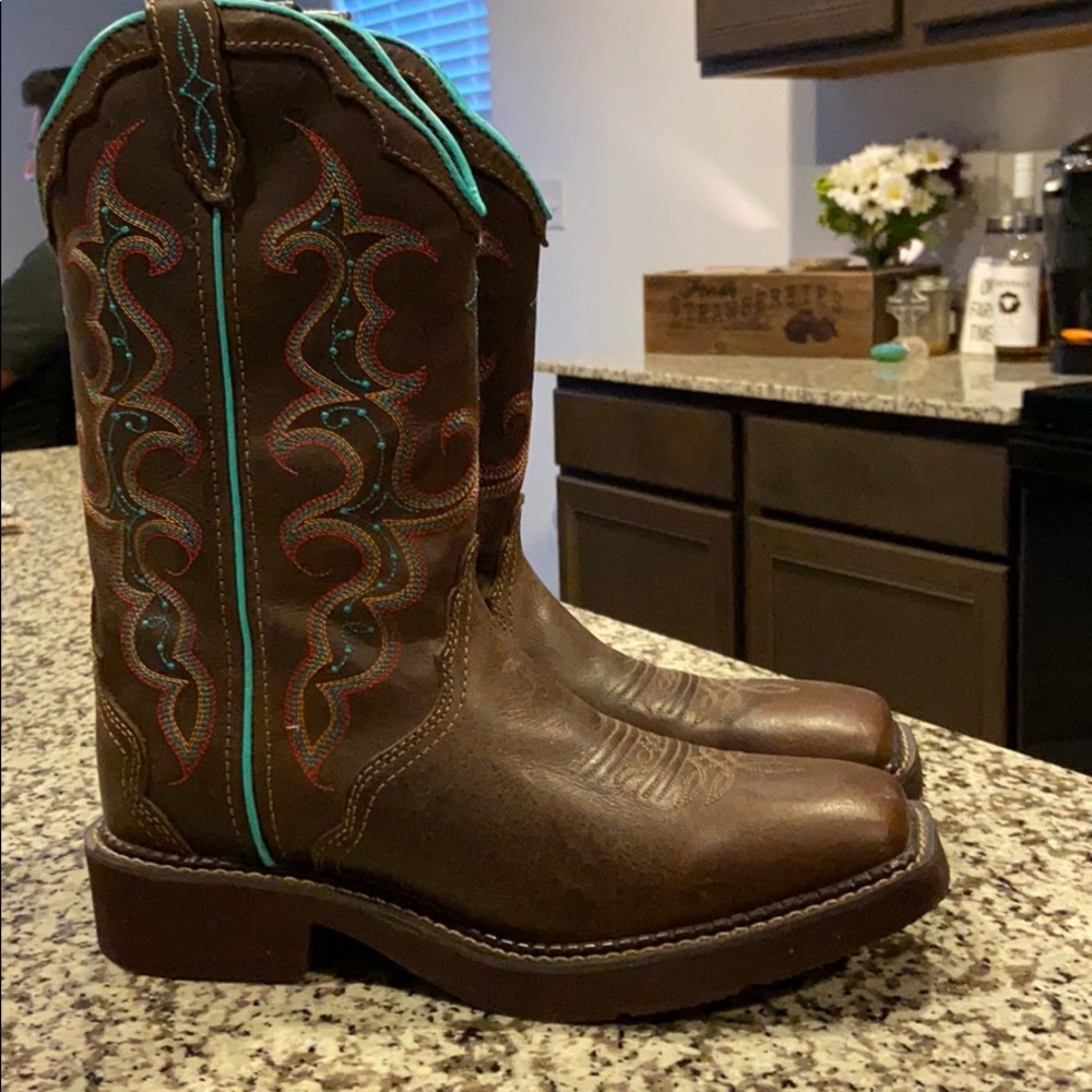 Brand new Justins